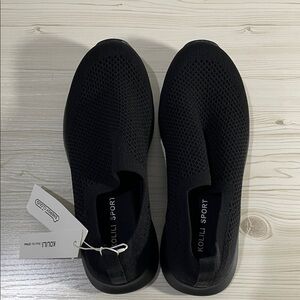 Women’s Black Comfy Slip-On Sneakers